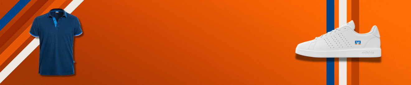 Weißer Turschuh und blaues Polo Tshirt